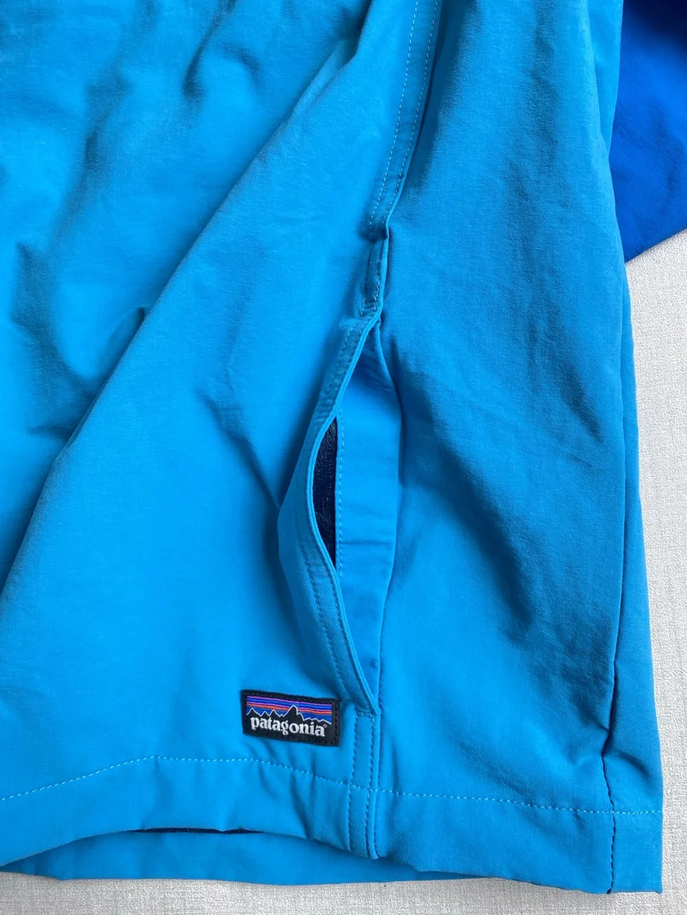 NWT Patagonia Kids Isthmus Anorak Hooded Jacket Blue Purple Size XL 14 40+ UPF